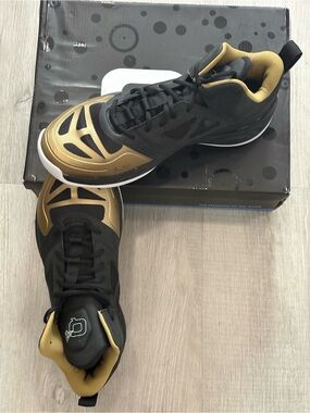 Men's Black and Gold Athletic Sneakers. AT-5/25. BNWT. Size 11.5